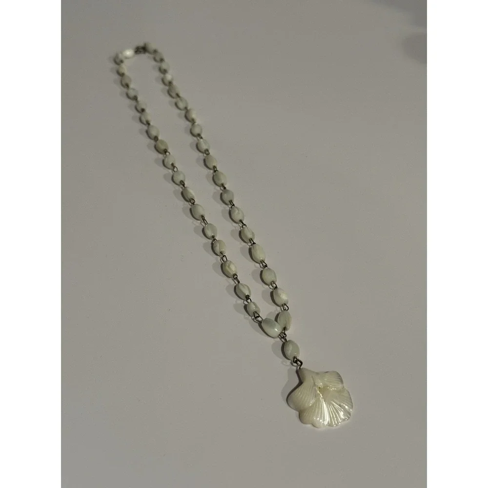 Vintage White Mother of Pearl Ginkgo Leaf Pendant Necklace Beaded 12